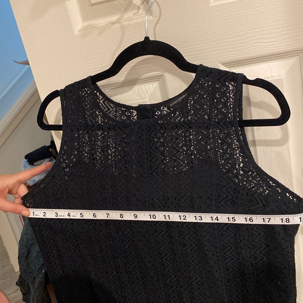 Banana Republic, Sleeveless Eyelet Tunic Size Small in Black, with Camisole  - Picture 11 of 11
